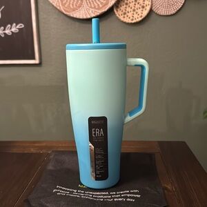 Limited Edition Brumate Era 40oz in Seaglass. Brand New!